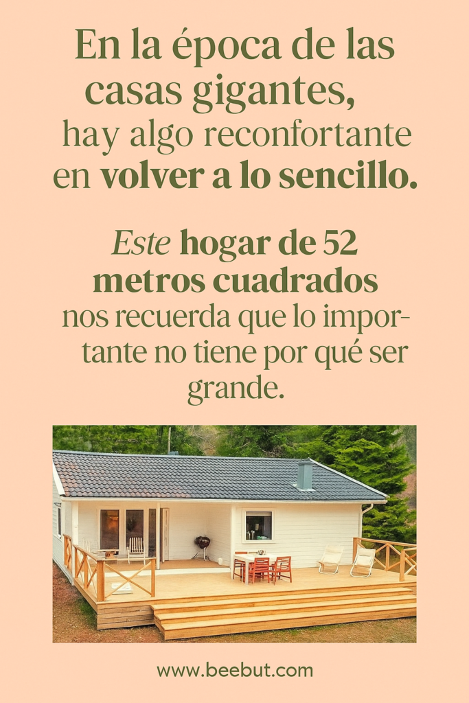 Casa pequeña de madera blanca con terraza, rodeada de naturaleza, estilo acogedor y minimalista.